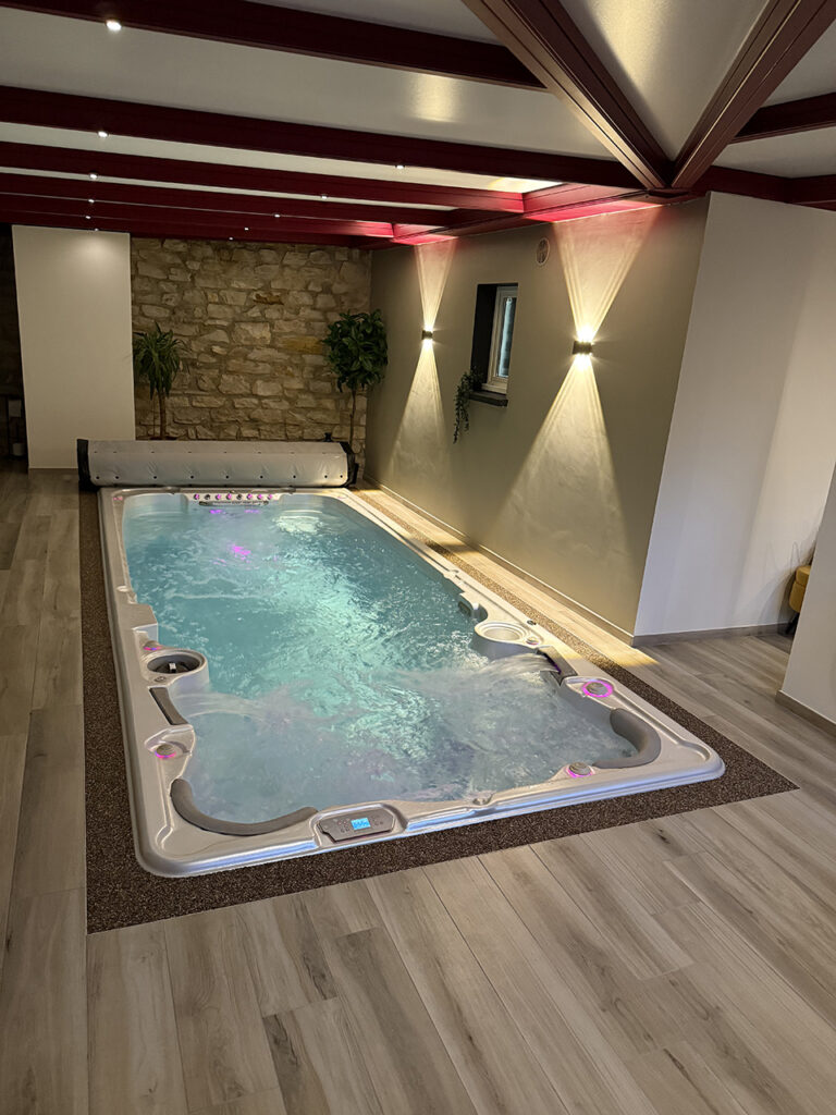Aménagement du loft avec spa – Le Lion de Balsiège
